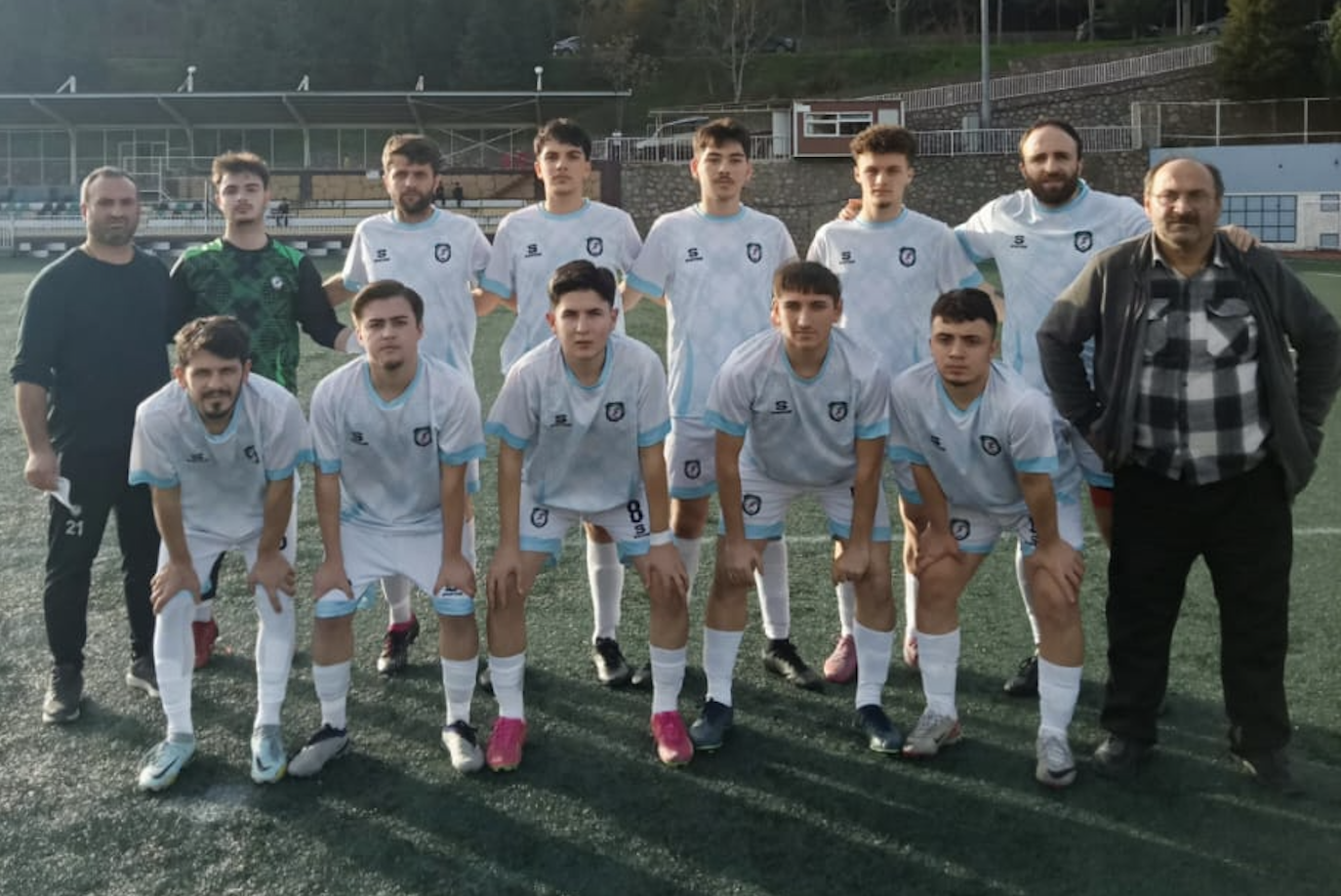 Başiskele Birlikspor altyapı takımı sahada