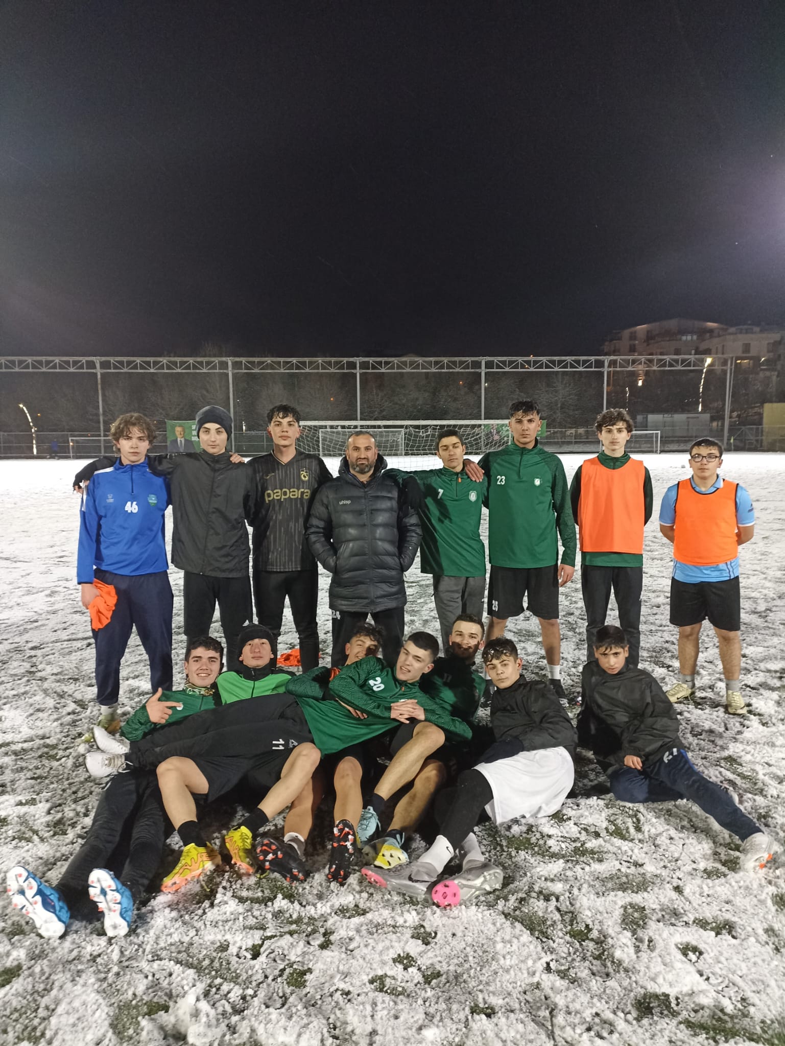 Karlı sahada Başiskele Birlikspor takımı